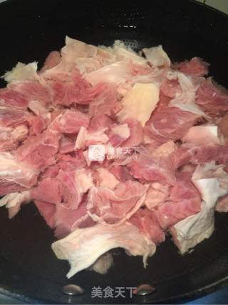 烧牛肉的做法步骤：1
