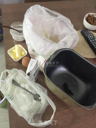 虾仁火腿披萨的做法步骤：1