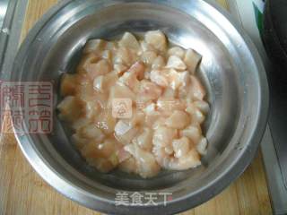 宫保鸡丁的做法步骤：1