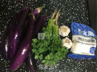 东北蒜茄子的做法步骤：1