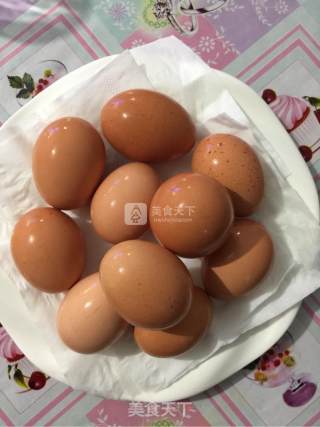 流油咸鸡蛋的做法步骤：1
