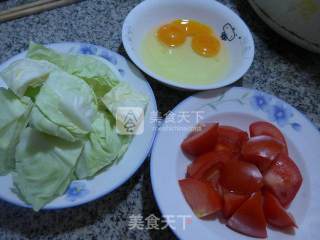 番茄鸡蛋炒圆白菜的做法步骤：1