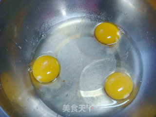 海绵纸杯蛋糕（新手版）的做法步骤：2