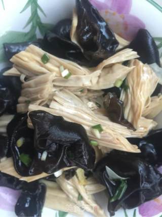 木耳凉拌腐竹的做法步骤：6