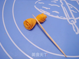 花朵翻糖纸杯蛋糕的做法步骤：9