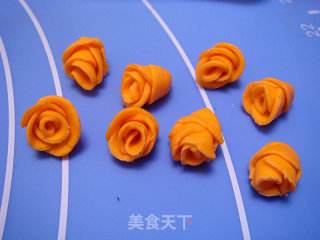 花朵翻糖纸杯蛋糕的做法步骤：10