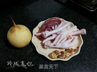 无花果雪梨煲猪展汤的做法步骤：1