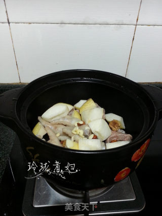 无花果雪梨煲猪展汤的做法步骤：4