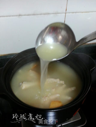 无花果雪梨煲猪展汤的做法步骤：7