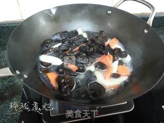 山药炒木耳的做法步骤：2