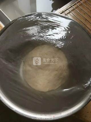 菠萝火腿披萨的做法步骤：2