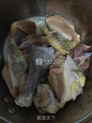 土豆青椒烧鸡的做法步骤：1
