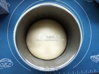 酥皮蓝莓果酱包by：普蓝高科蓝莓美食特约撰稿人的做法步骤：2