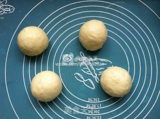 酥皮蓝莓果酱包by：普蓝高科蓝莓美食特约撰稿人的做法步骤：3