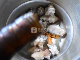 萝卜烧猪蹄的做法步骤：3