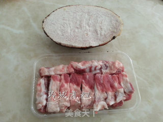 香芋蒸排骨的做法步骤：1