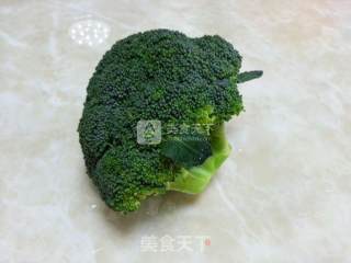 蒜茸炒西兰花的做法步骤：1