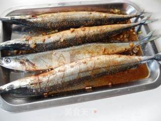 孜然烤秋刀鱼的做法步骤：3