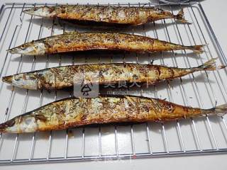 孜然烤秋刀鱼的做法步骤：6