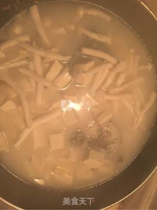鱼头炖豆腐的做法步骤：6