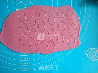 玫瑰花翻糖蛋糕的做法步骤：6