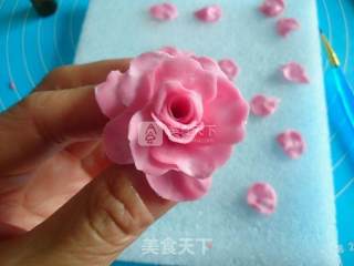 玫瑰花翻糖蛋糕的做法步骤：13