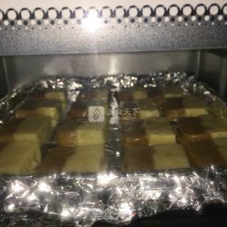 咖啡黄油双色饼干的做法步骤：17