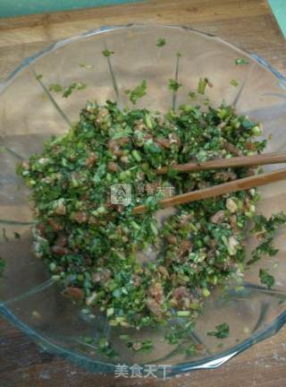 茼蒿肉馅千层饼的做法步骤：2
