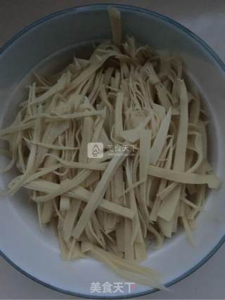 凉拌千张丝的做法步骤：1