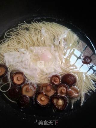 油泼面的做法步骤：2