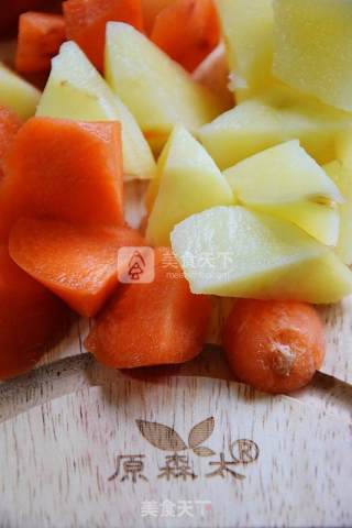用咖喱温暖这个冬天【咖喱牛肉】的做法步骤：2