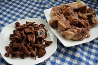 蘑菇炖鸭块的做法步骤：1