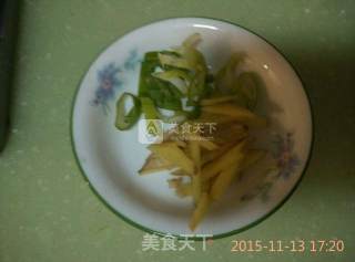 家常炖鲳鱼的做法步骤：2