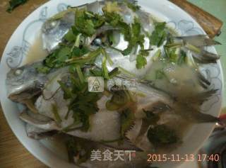 家常炖鲳鱼的做法步骤：7