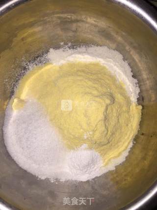 玉米发糕的做法步骤：1