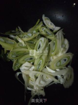 葱爆羊肉的做法步骤：3