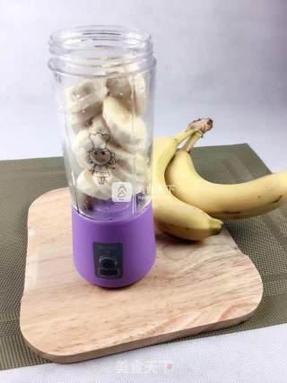 香蕉牛奶汁的做法步骤：2