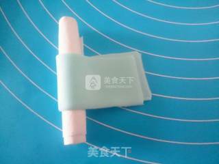 蝴蝶结翻糖蛋糕的做法步骤：13