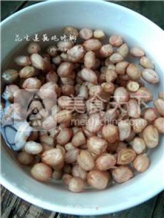 花生莲藕炖猪脚的做法步骤：3