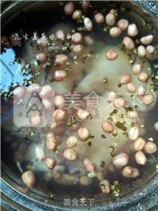 花生莲藕炖猪脚的做法步骤：7