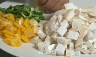 【桃李厨艺】教你做不一样的宫保美味！的做法步骤：1