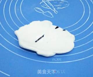 仿真蓝色妖姬翻糖纸杯蛋糕的做法步骤：4