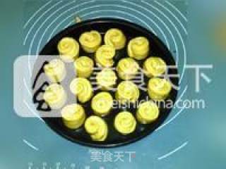 黄金南瓜卷的做法步骤：13