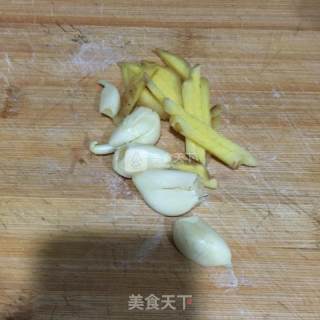 萝卜炖牛肉的做法步骤：1