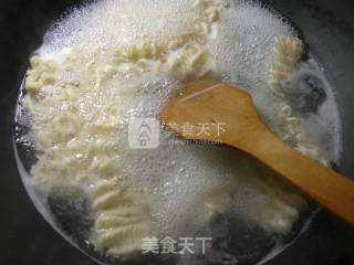 白菜素炒波纹面的做法步骤：2