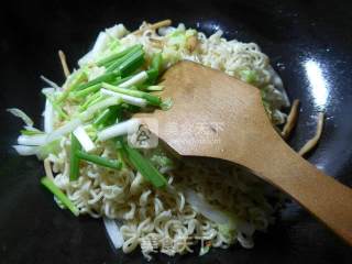 白菜素炒波纹面的做法步骤：6