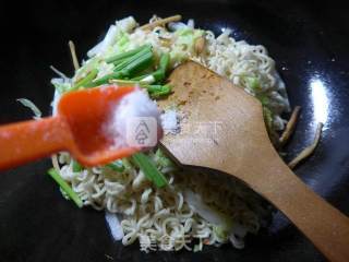 白菜素炒波纹面的做法步骤：9