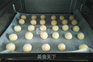 奶香椰蓉球的做法步骤：16