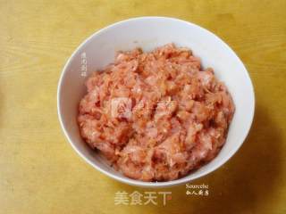 玉米面猪肉蒸饺的做法步骤：1