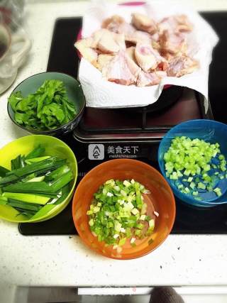 土豆片烧鸡翅的做法步骤：3
